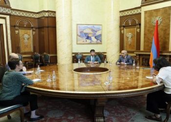 ՀՀ վարչապետի խորհրդականը և Ֆրանսիայի դեսպանը քննարկել են տարածաշրջանային վերջին զարգացումները