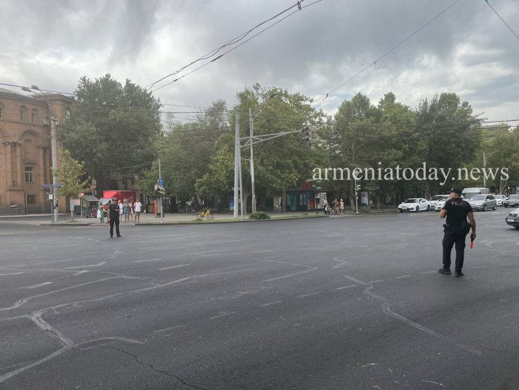 В Ереване из-за отключения электричества произошли сбой в движении транспорта