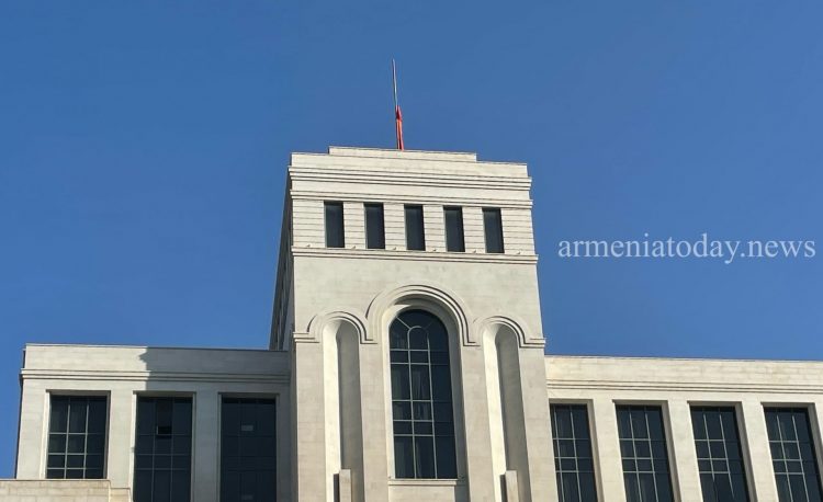 На юниорском ЧЕ по боксу армянский боксер одолел турецкого спортсмена
