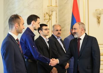 Փաշինյանը պարգևներ է հանձնել Հայաստանի շախմատի տղամարդկանց հավաքականի անդամներին