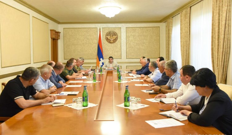 Լարվածությունը շփման գծի մի շարք հատվածներում շարունակվում է պահպանվել