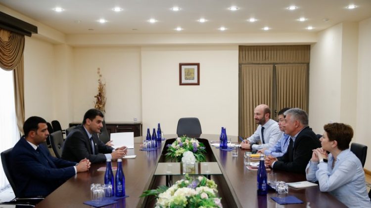 Երևանի քաղաքապետն ու ԱԶԲ հայաստանյան գրասենյակը տնօրենը խոսել են ճանապարհաշինական նոր նախագծերի մասին