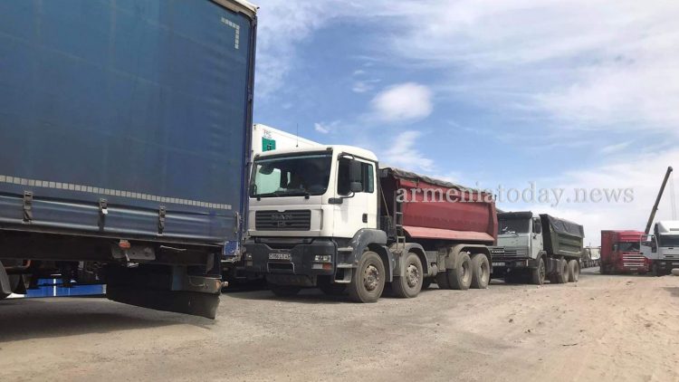 Սյունիքի մարզպետը կհանդիպի ճանապարհը փակած բեռնատարների վարորդներին