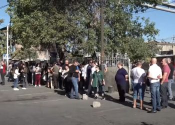 «Փեթակի» աշխատակիցները բողոքի ակցիա են կազմակերպել՝ ճանապարհը բացելու պահանջով