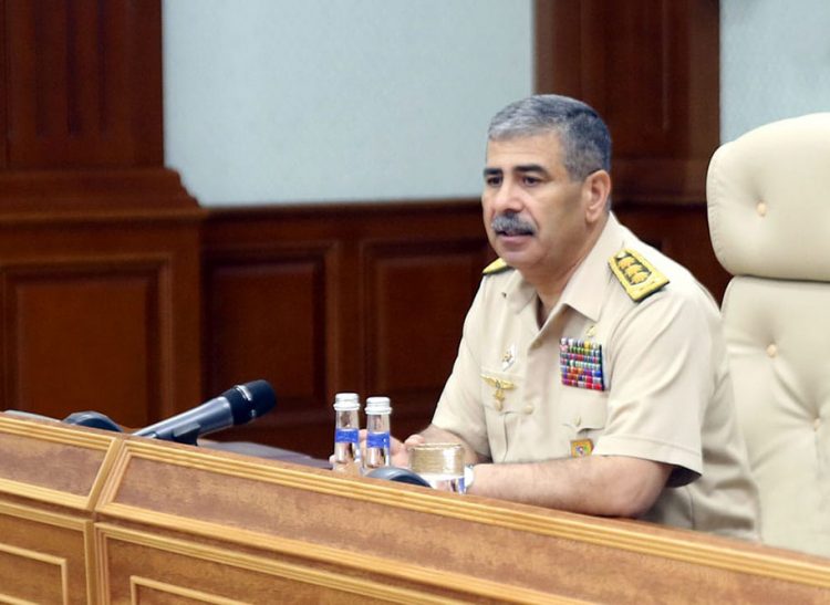 Глава МО Азербайджана заявил о возможной «напряженности» на границе с Арменией