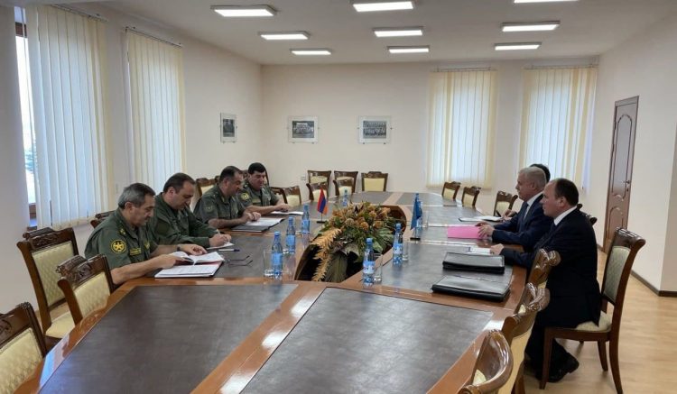 ՀԱՊԿ գլխավոր քարտուղարը ՀՀ ԶՈՒ ԳՇ պետի հետ քննարկել է կազմակերպության հետագա անելիքները ստեղծված իրավիճակում