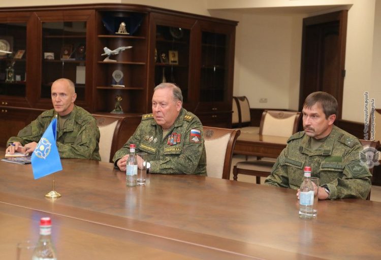 Глава Минобороны Армении встретился с руководителем оперативной группы ОДКБ