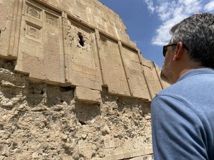 Пайлан обвинил Турцию в «намеренном разрушении» 1600-летнего армянского монастыря