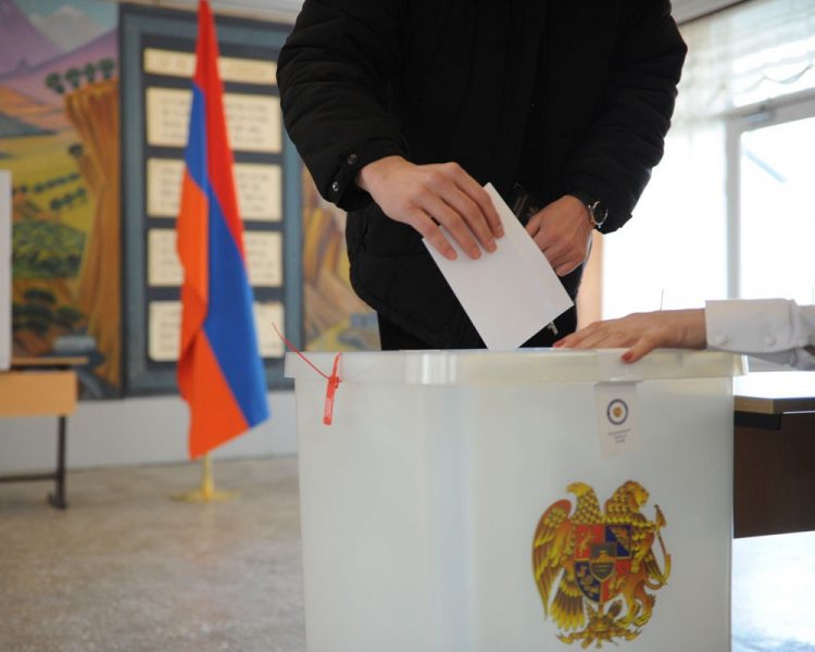 Իշխող թիմում նորից հանրաքվեի կամ ԱԺ արտահերթ ընտրությունների թեման է քննարկվում. «Հրապարակ»
