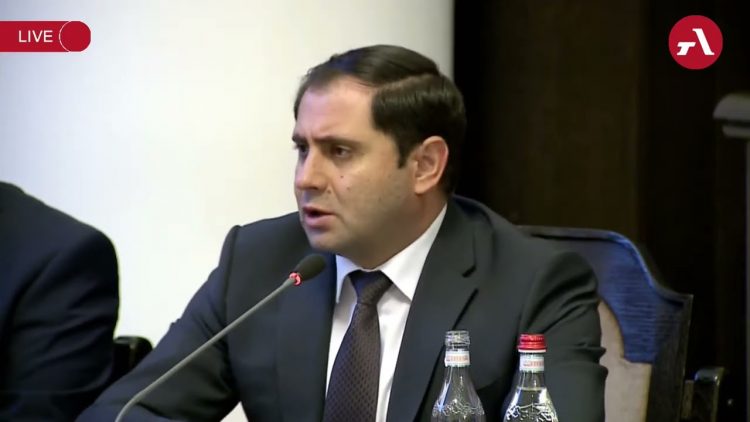 Захарова призвала Баку не делать население Карабаха заложником разногласий с Ереваном