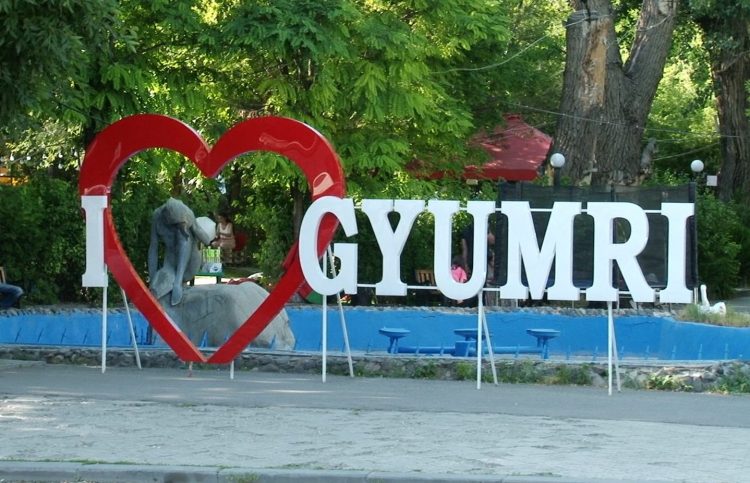 Այսօր մեր բոլորի տոնն է․ Շիրակի մարզպետը շնորհավորել է Գյումրու օրվա առթիվ
