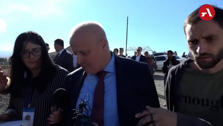 Копыркин назвал отвод войск на исходные позиции единственным решением проблем между Ереваном и Баку