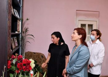 Աննա Հակոբյանի հիմնադրամին միլիոնների փոխանցումներն ու Լենա Նազարյանի լռությունը․ «Ժողովուրդ»