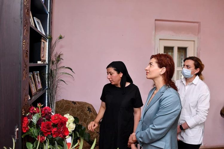 Աննա Հակոբյանի հիմնադրամին միլիոնների փոխանցումներն ու Լենա Նազարյանի լռությունը․ «Ժողովուրդ»