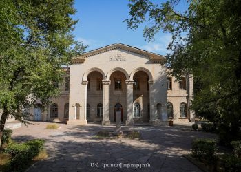 Քննարկվել է Ստեփանակերտի պետական դրամատիկական թատրոնի շենքի վերակառուցման աշխատանքների ընթացքը