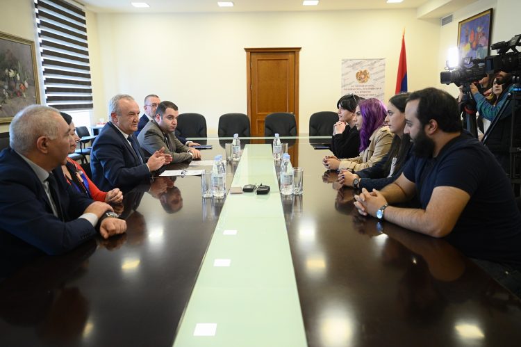 Դումանյանը հանդիպել է Բրյուսովի անվան համալսարանի ուսանողության ներկայացուցիչների հետ