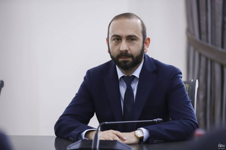 Мирзоян заявил, что «третьи страны» поддерживают Баку в вопросе «коридора»