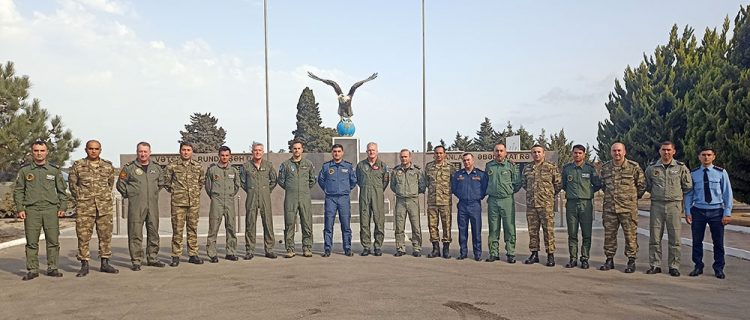 Азербайджанские военные участвуют в курсе НАТО по применению вертолетов в операциях