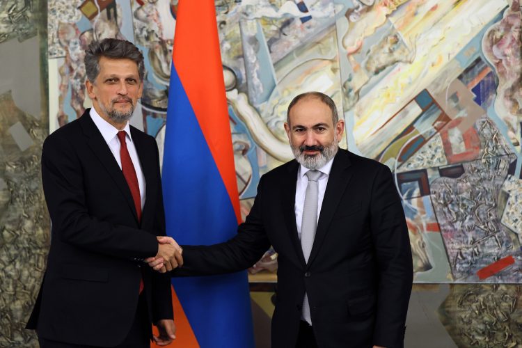 Փաշինյանը Փայլանի հետ հայ-թուրքական հարաբերությունների կարգավորումն է քննարկել
