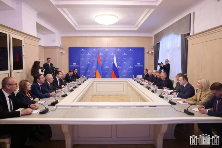 Глава Нацсобрания заявил Володину об отсутствии эффективной реакции ОДКБ на нападение Азербайджана