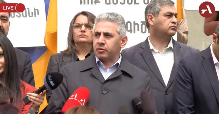 В Ереване избили общественно-политического деятеля Эдгара Казаряна