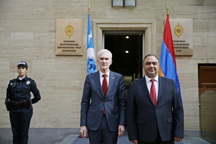 ՀՀ ոստիկանության պետն ու Ինտերպոլի ղեկավարը համագործակցության հարցեր են քննարկել