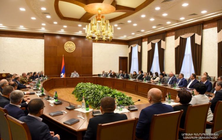 Արցախի նախագահը Կառավարության ներկայացուցիչներին ներկայացրել է երևանյան այցի արդյունքները