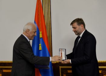 Նախագահը Երախտագիտության մեդալով է պարգևատրել Le Figaro Magazine-ի փոխտնօրեն Ժան-Քրիստոֆ Բյուիսոնին