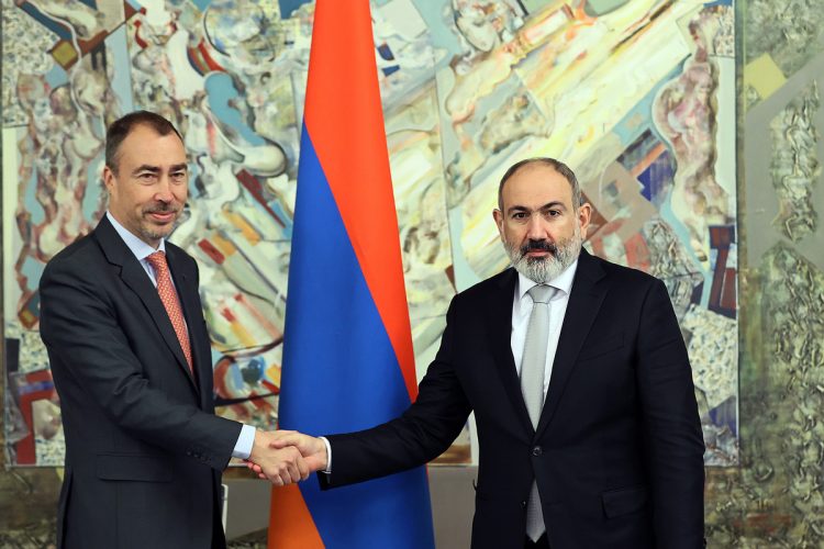Վարչապետը ԵՄ հանձնակատարի հետ քննարկել  է ԼՂ հակարամտությունն ու տարածաշրջայաին իրավիճակը
