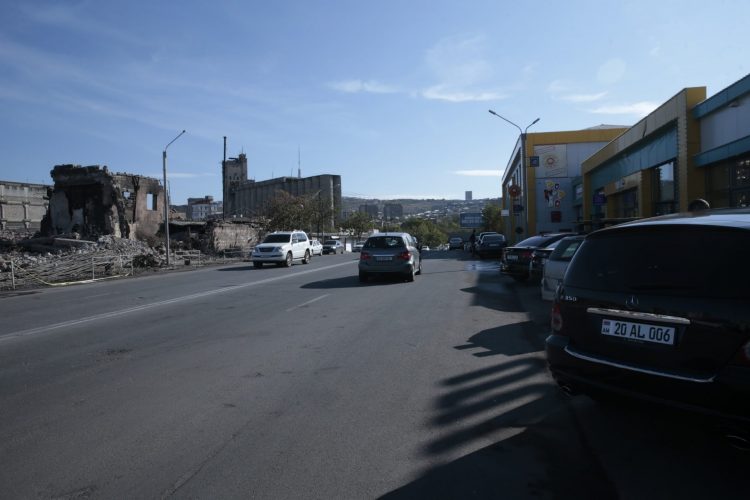 «Սուրմալուի»՝ պայթյունի հետևանքով մասնակի կանգուն մնացած մասնաշենքը քանդվել է, ճանապարհը երկկողմանի բաց է