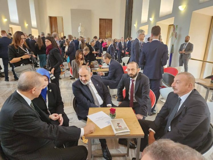 Առաջին կադրերը՝ Պրահայում տեղի ունեցող քառակողմ հանդիպումից