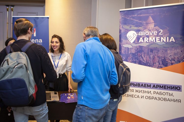 Դոլարը նվազել է, աշխատաշուկան՝ փոքրացել. Երևանում կայացել է աշխատանքի երրորդ տոնավաճառը
