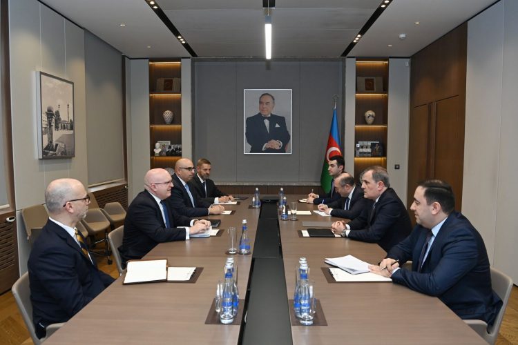Բայրամովը և Ռիքերը քննարկել են Երևանի և Բաքվի միջև հարաբերությունների կարգավորումը