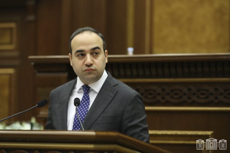 Գործադիրն առաջարկում է նպաստները ևս անկանխիկ եղանակով վճարել
