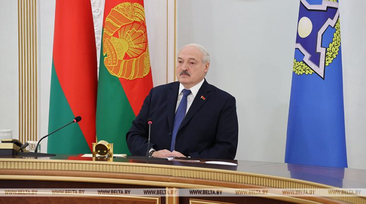 Лукашенко заявил, что не нужно подключать ОДКБ к урегулированию армяно-азербайджанского конфликта