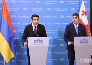 Ալեն Սիմոնյանը Շալվա Պապուաշվիլիի հետ հանդիպմանը քննարկել է տարածաշրջանային հարցեր