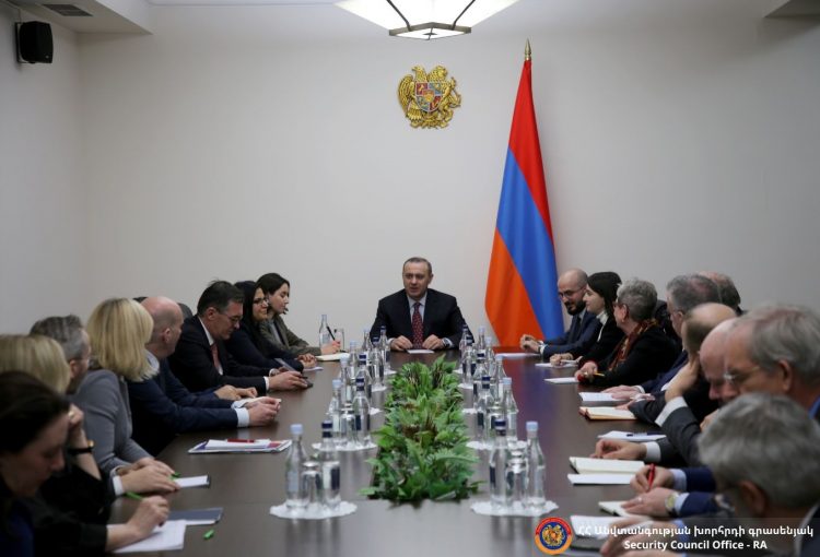 Արմեն Գրիգորյանը ԵՄ պատվիրակներին ներկայացրել է սահմանային իրավիճակը
