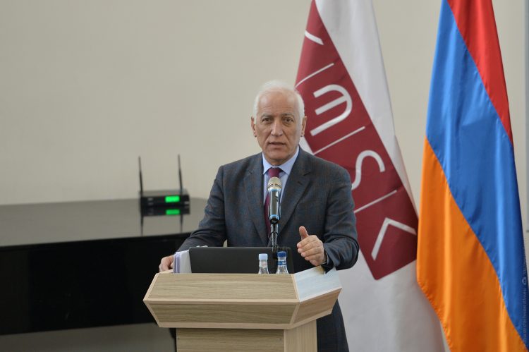Պետությունը պետք է պաշտպանի քաղաքացուն և բիզնեսը. նախագահը դասախոսություն  է կարդացել