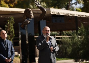 Սա է այսօրվա սիմվոլը․ վարչապետը ներկա է գտնվել Օհան Դուրյանի արձան-հուշակոթողի բացման արարողությանը