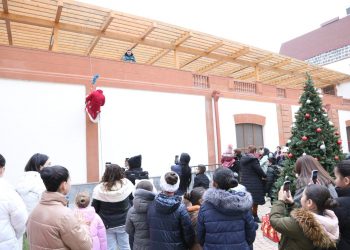 ԱԻՆ-ի աշխատակիցները Ձմեռ պապու հագուստով անակնկալ են մատուցել երեխաներին