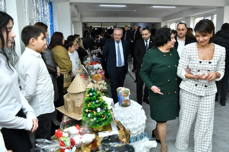 Վարչապետի տիկինը մասնակցել է հերոսացած Գևորգ Արշակյանի անվան դպրոցում կազմակերպված միջոցառմանը