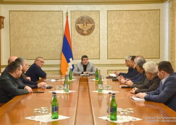 Արայիկ Հարությունյանը հանդիպել է պատգամավորների և ուժայինների հետ