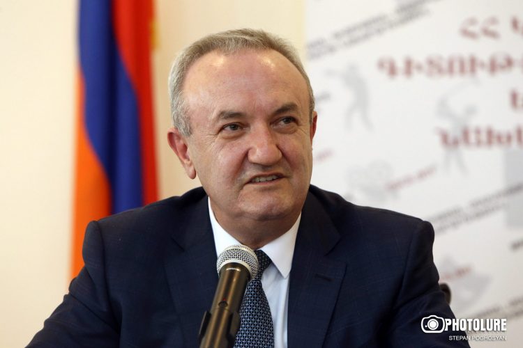 Глава Минобразования Ваграм Думанян ушел в отставку