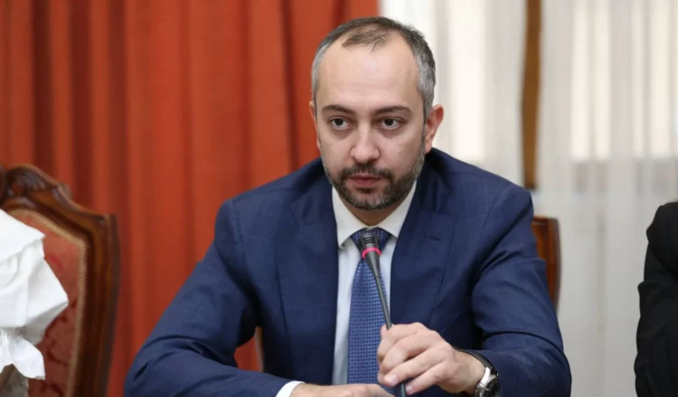 ԶԼՄ-ները հայտնում են Էդուարդ Աղաջանյանի՝ հանձնաժողովի ղեկավարի պաշտոնը լքելու մտադրության մասին