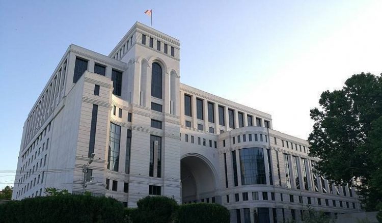 МИД Армении обвинил власти Азербайджана в организации блокировки Лачинского коридора