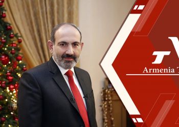 Премьер-министр Никол Пашинян выступает с новогодним поздравлением (прямое включение)