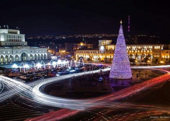 «Մանկական Եվրատեսիլ-2022»-ի մասնակիցները վառում են գլխավոր տոնածառի լույսերը (ուղիղ)