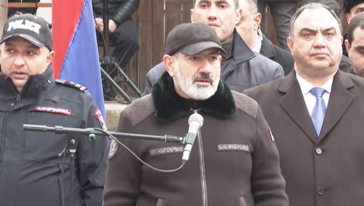 Ուզում եմ հրամայել, որ ձեր ձեռքը կաշառքի չկպչի. Փաշինյանը՝ պարեկներին