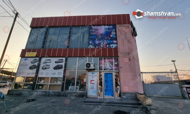 Гражданин Турции повредил патрульный автомобиль и дверь в клубе Еревана