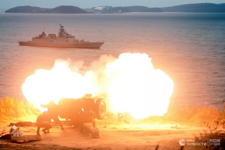 ВМС Индии начали крупнейшие военные учения